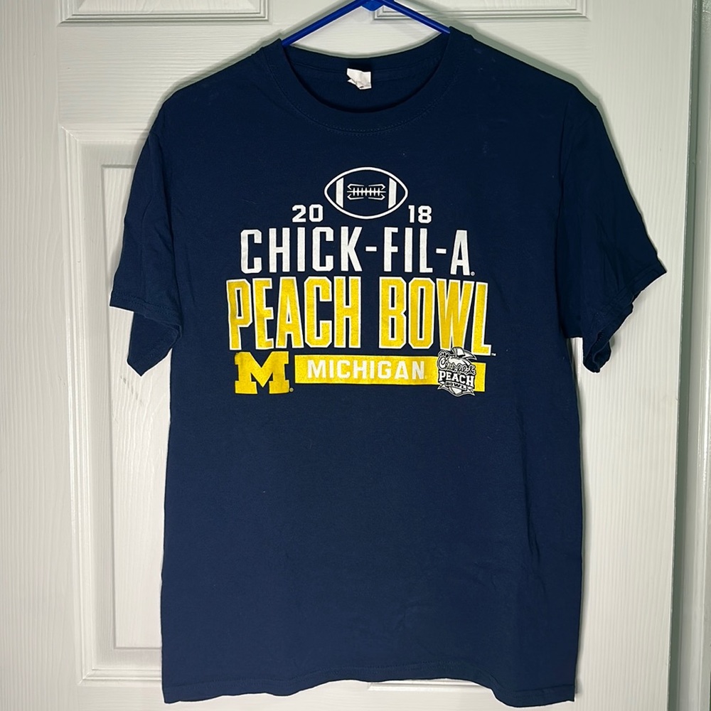 Michigan football tshirt medium